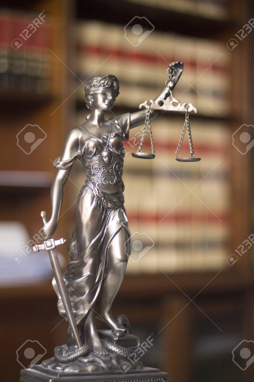 彫刻 女神 司法 弁護士 盲目の正義の女神 テミス 彫像 ギリシャ 神話