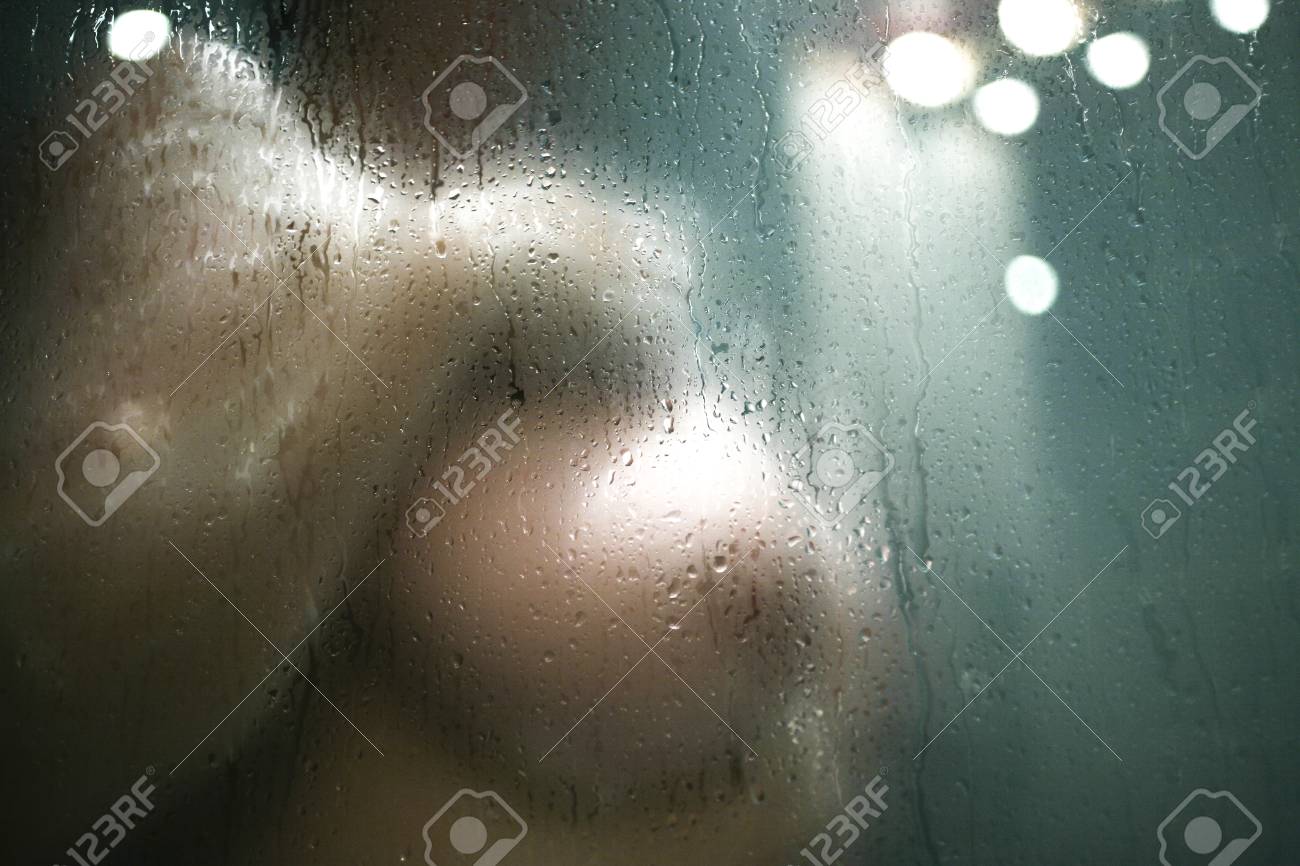 Shakira yalangoch yoki tepada