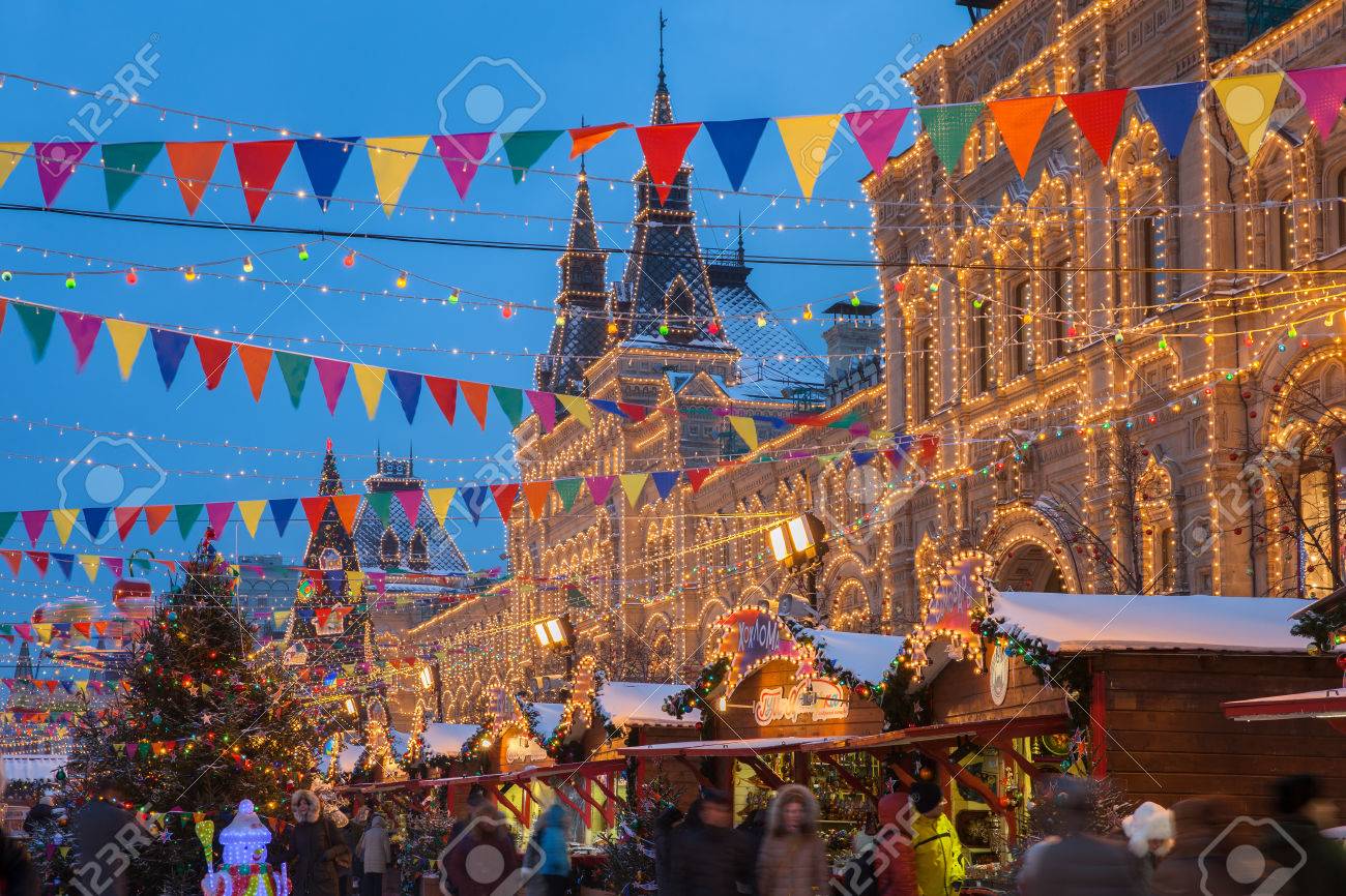 12 月に赤の広場でクリスマス マーケットのモスクワ ロシア連邦 16 年 12 月 9 日 夕暮れビューでモスクワ ロシア連邦 09 16 の写真素材 画像素材 Image