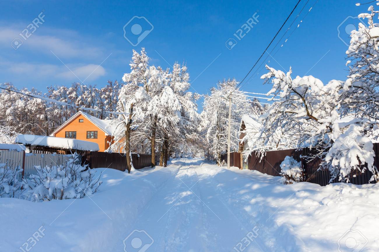ロシアの村 モスクワ州 ロシアの美しい冬の風景 の写真素材 画像素材 Image
