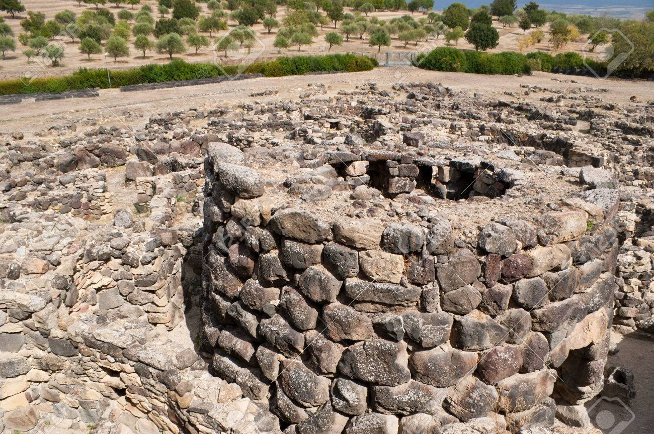 古代の村の遺跡ヌラーゲ ス ヌラクシのサルデーニャ イタリアの一部であります の写真素材 画像素材 Image