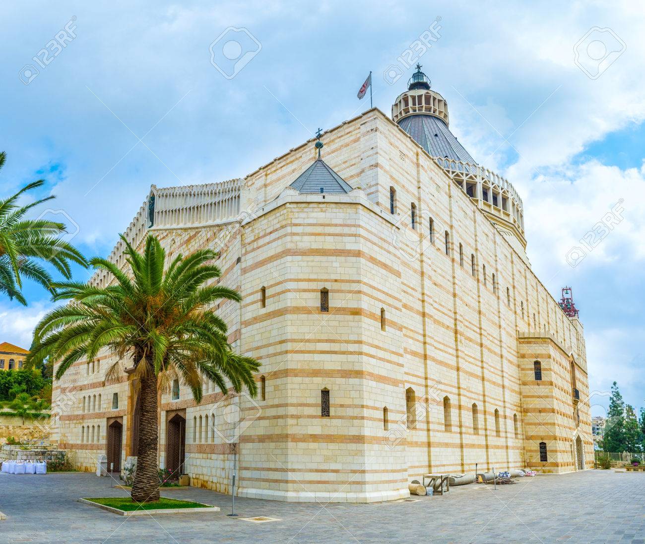 受胎は中東地域で最大の教会キリスト教の世界最も神聖な神社 ナザレ イスラエル共和国の の写真素材 画像素材 Image