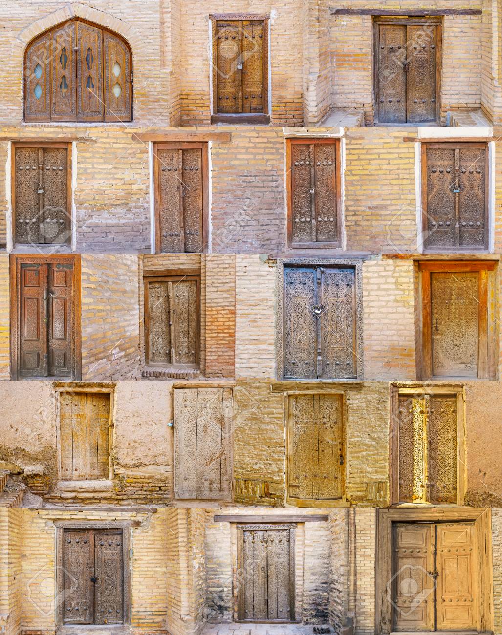 Immagini Stock La Raccolta Di Porte In Legno Intagliate Medievali Delle Citta Uzbeke Di Khiva Samarcanda E Bukhara Decorate Con Motivi Islamici Tradizionali L Uzbekistan Image 82446856