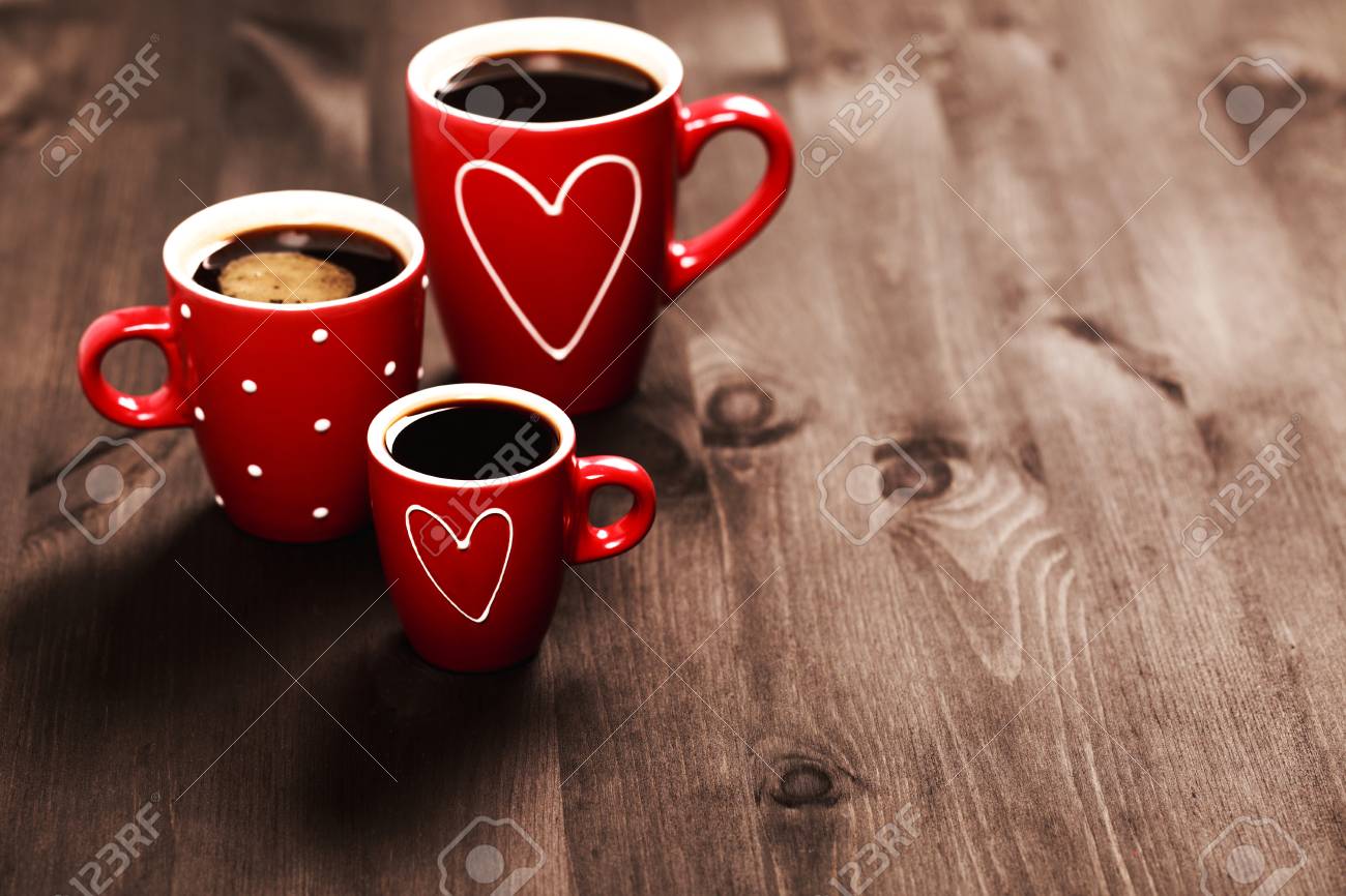 Стол кухня чай. There three cups on the coffee table. Чашка кофе на столе. Cup on the table. Вставьте there is there are an armchair in the room.