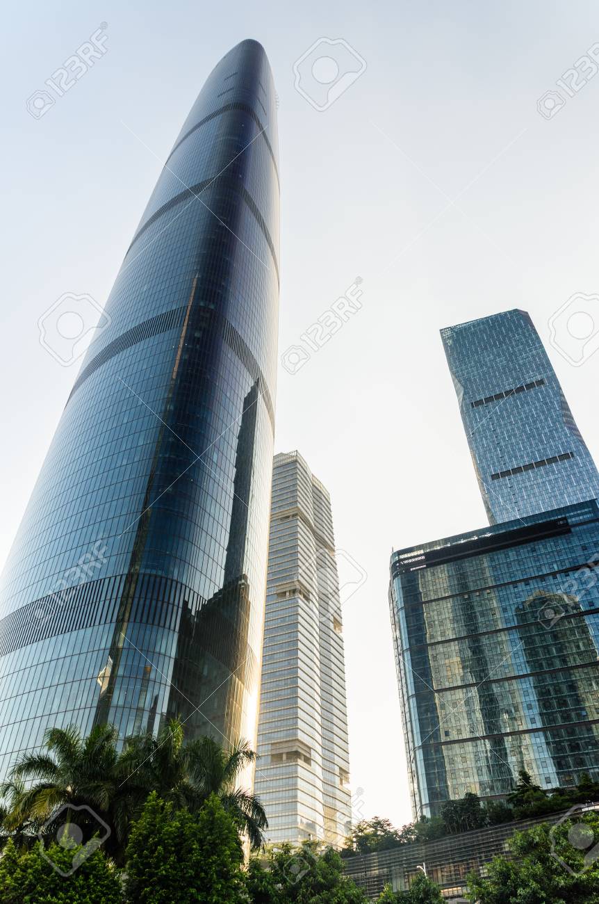 青い空を背景に風光明媚な下観 珠江新城での高層ビル 中国 広州のダウンタウンの美しい近代的な建物 広州アジアの人気の観光地です の写真素材 画像素材 Image 青い空を背景に風光明媚な下観 珠江新城での高層ビル 中国 広州のダウンタウンの美しい近代的な建物 広州アジアの人気の観光地です の写真素材 画像素材 Image