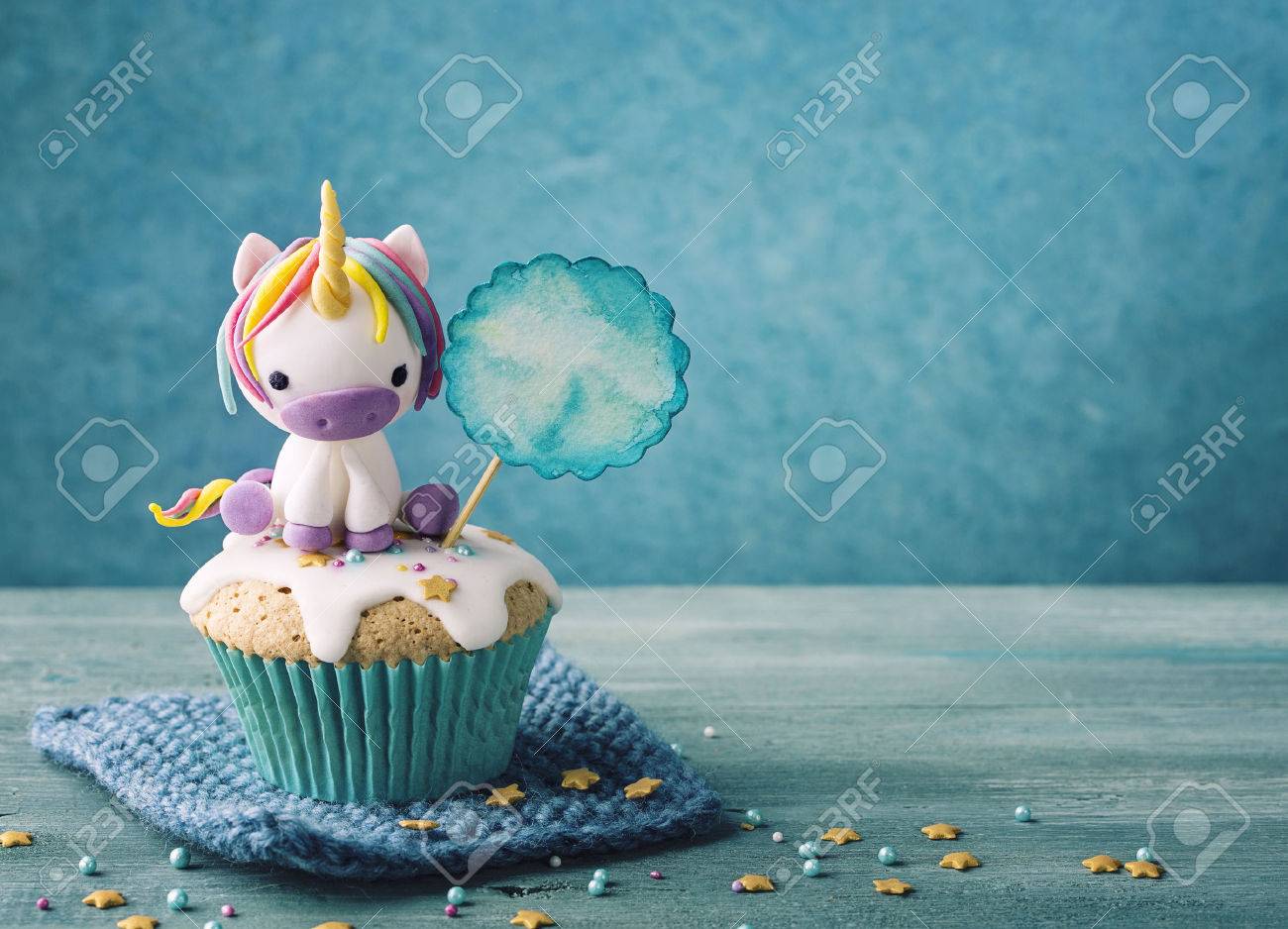 Einhorn Cupcake Fur Eine Party Lizenzfreie Fotos Bilder Und Stock Fotografie Image