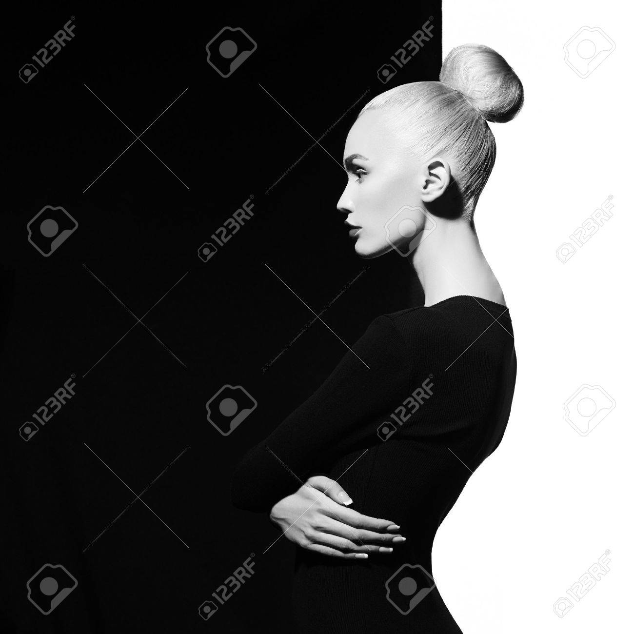 Fashion art studio portrait of elegant blode in geometric black and white background - 59691719 Fashion art studio portrait of elegant blode in geometric black and white background - 59691719