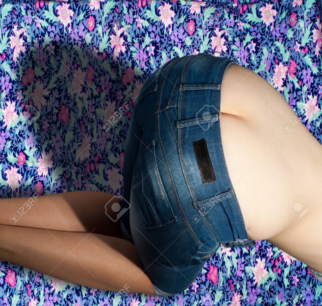 young ass hole 緑背景クロマキー。お尻お尻お尻ろくでなし裏面 Arsehole。少女の美尻の写真素材・画像素材 Image 49610186