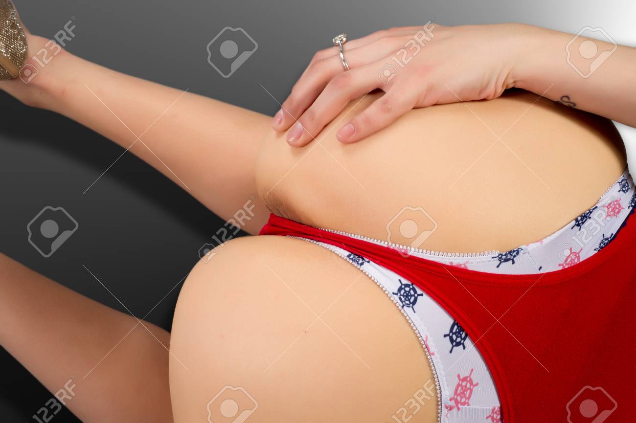 Buen Culo Mujer En Ropa De Algodón Con Curvas Perfectas. Belleza Con Atractivas Encaje De Lencería. Culo De Mujer En Lencería. Desnudez. ??? Fotos, Retratos, Imágenes Y Fotografía De