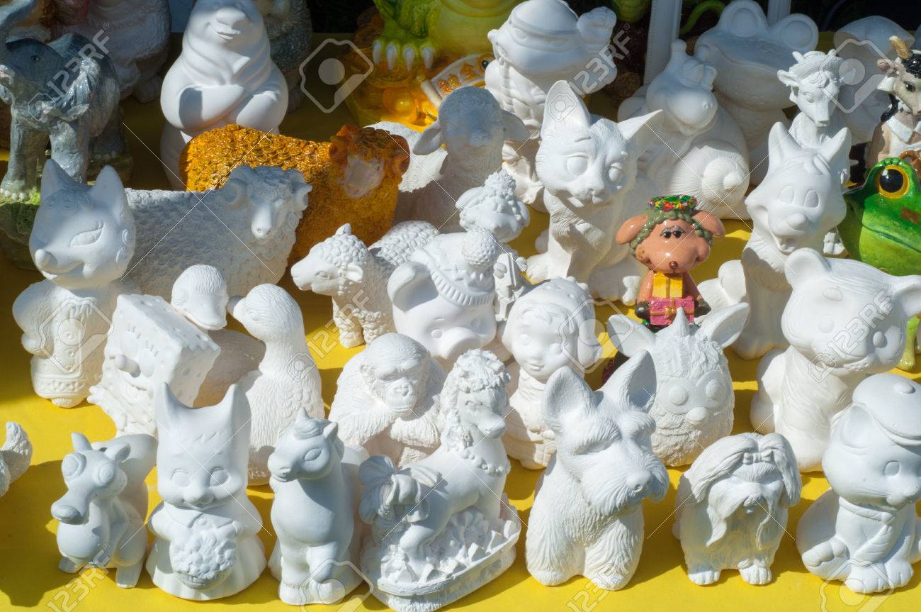 白い粘土の小さな彫刻 成形または鋳造によって芸術作品の大部分を作成するのアート の写真素材 画像素材 Image 白い粘土の小さな彫刻 成形または鋳造によって芸術作品の大部分を作成するのアート の写真素材 画像素材 Image