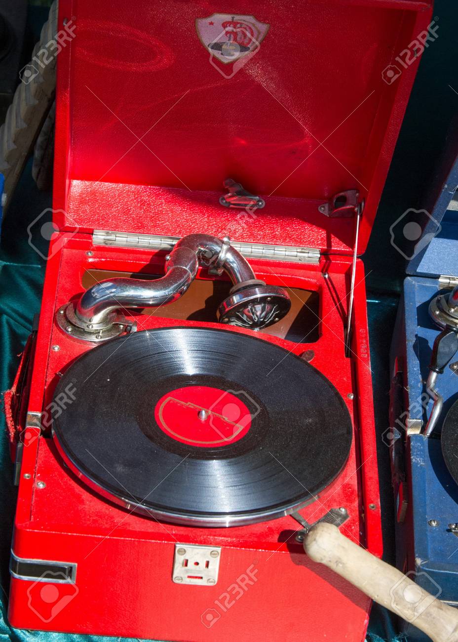 flea market turntable with speakers