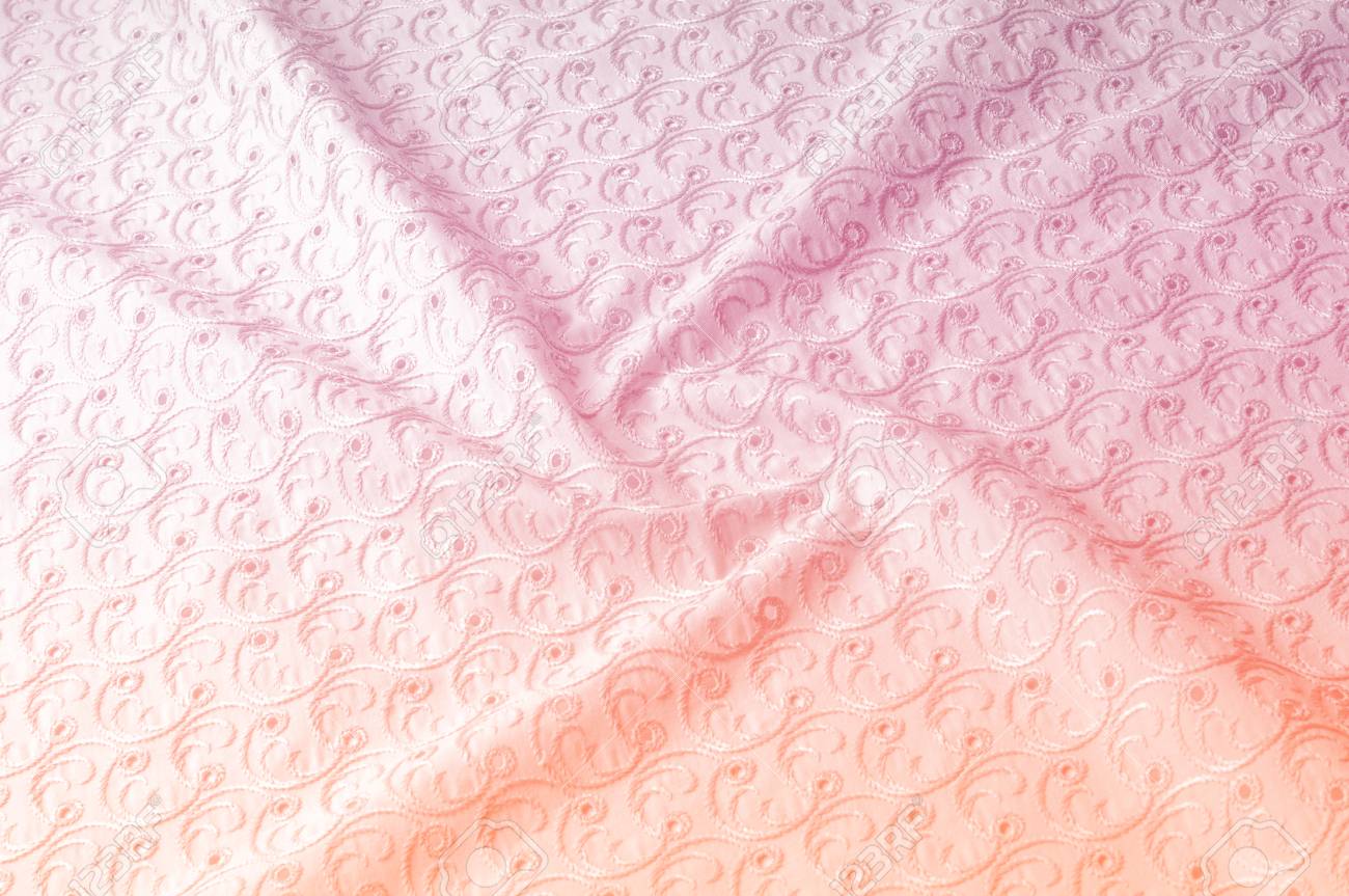 ファブリックのテクスチャ背景 穴あきの円の布 生地の質感は ピンク色 パステル カラーのピンクの綿の布テクスチャ背景のクローズ アップのパステル トーンで描かれています の写真素材 画像素材 Image