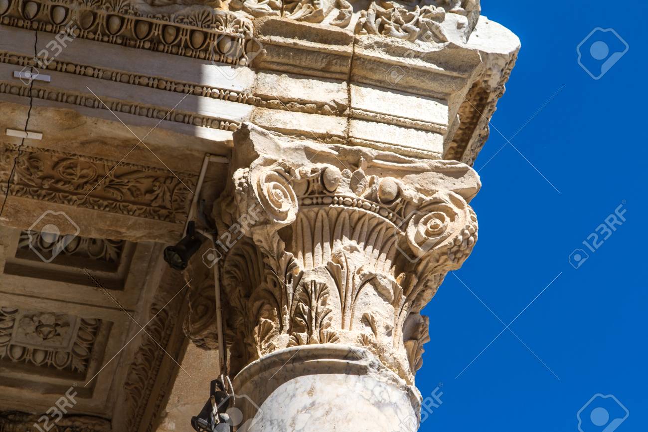 ケルスス図書館のエフェソス イズミール トルコ の写真素材 画像素材 Image