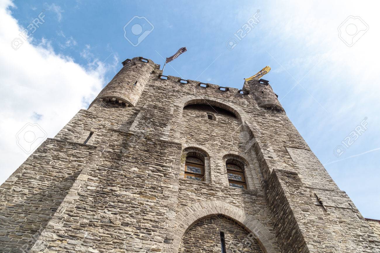 中世の城の外観曇り空のゲント ベルギーにグラーベンスティーン カウントの城 の名前 の写真素材 画像素材 Image
