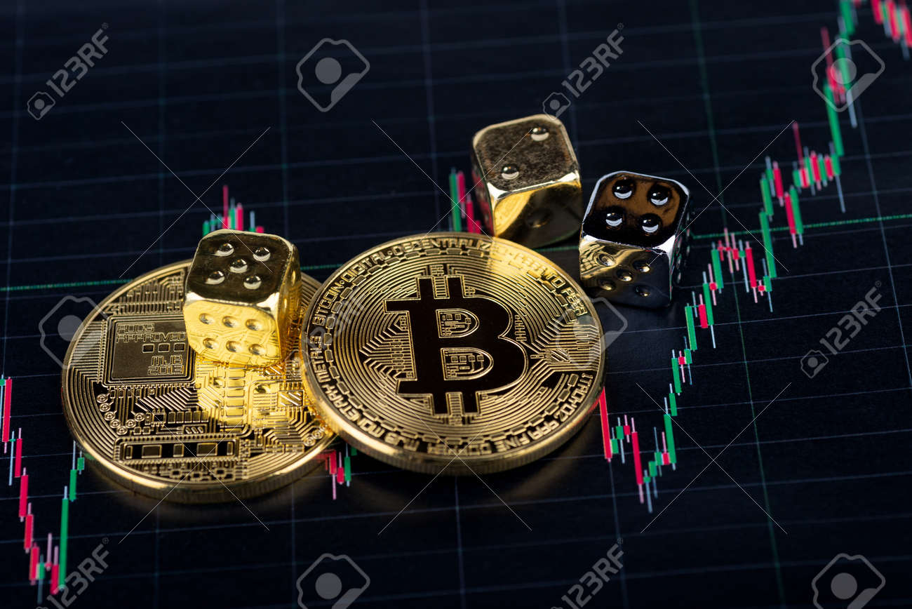 為替レートのチャートにサイコロ、金、銀の暗号通貨ビットコインの写真素材・画像素材 Image 180082858