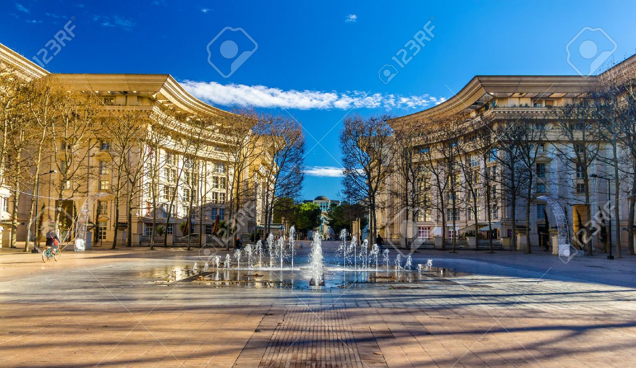 モンペリエ アンティゴーヌ地区 フランスの噴水 の写真素材 画像素材 Image