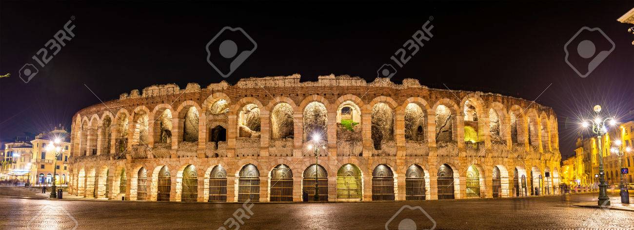 夜 イタリア アレーナ ディ ヴェローナ の写真素材 画像素材 Image 4494