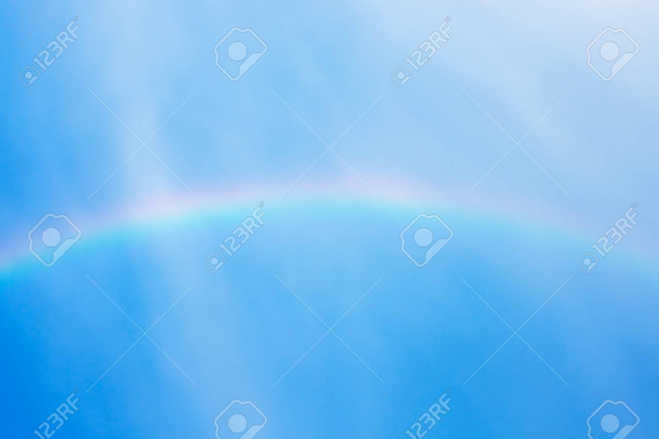 雨の後の青空に綺麗な虹 の写真素材 画像素材 Image