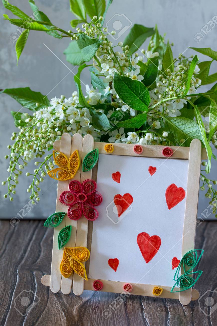 Cadeau Pour Enfants De Cadre Photo En Bois Batons Carte De Voeux D Anniversaire Sur Le Bureau Fait Main Projet De Creativite Pour Enfants Artisanat Artisanat Pour Enfants Banque D Images Et Photos Libres Cadeau Pour Enfants De Cadre Photo En Bois Batons Carte De Voeux D Anniversaire Sur Le Bureau Fait Main Projet De Creativite Pour Enfants Artisanat Artisanat Pour Enfants Banque D Images Et Photos Libres
