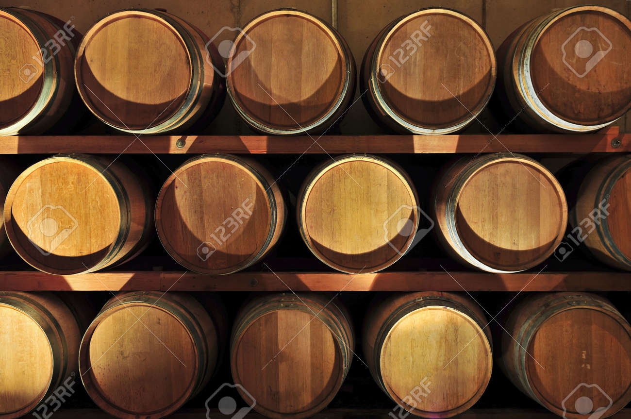 stapeln weinfässer la rioja gestapelte eiche weinfässer in weingut keller standardbild 4616872 in lizenzfreie fotos stapeln weinfässer la rioja gestapelte eiche weinfässer in weingut keller standardbild 4616872 in lizenzfreie fotos