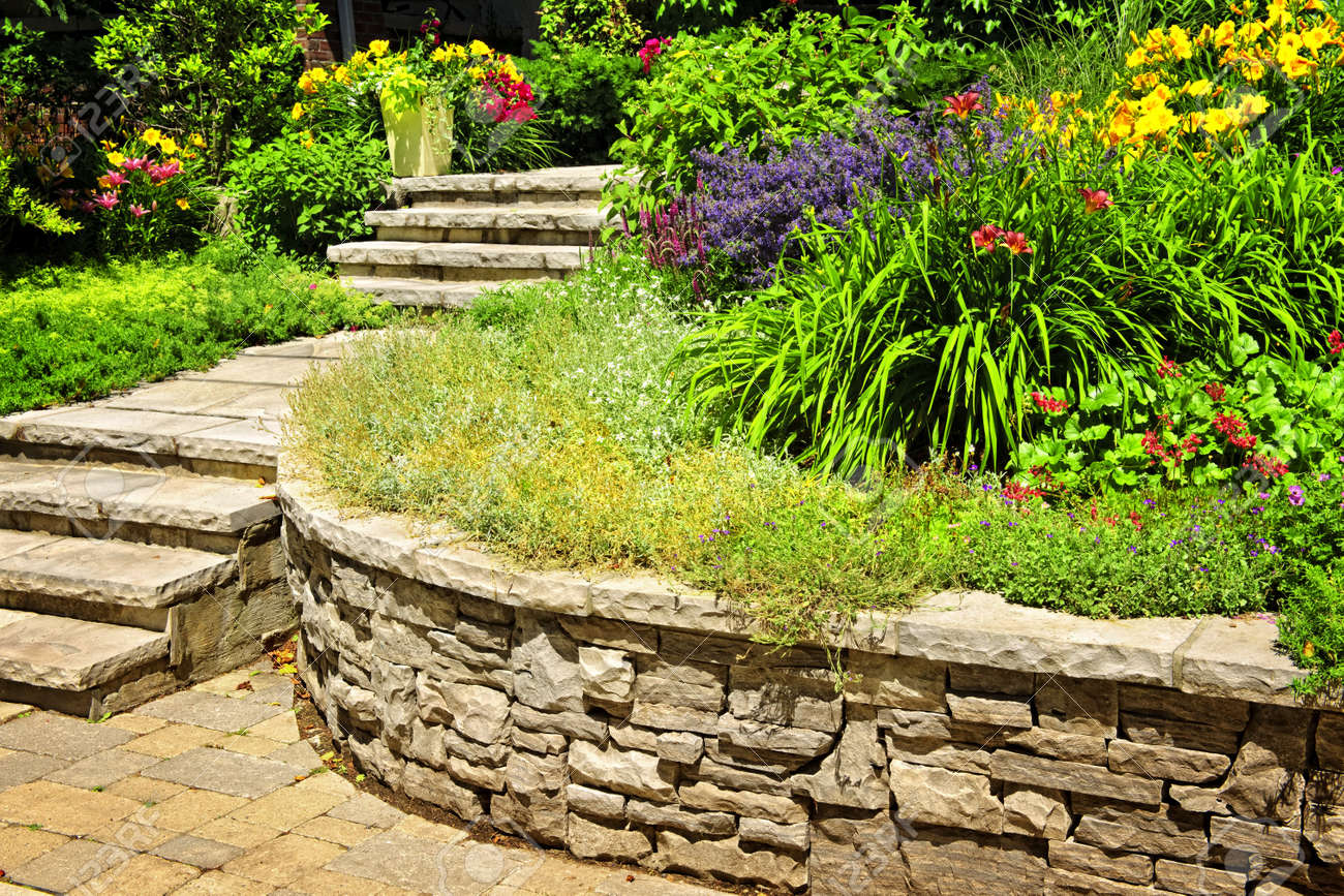 Pierre Naturelle, Aménagement Paysager En Jardin Avec Des Escaliers ... Pierre Naturelle, Aménagement Paysager En Jardin Avec Des Escaliers ...
