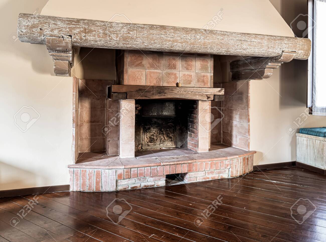 Rustic Brick Fireplace With Wooden Beams Interior Furnishings