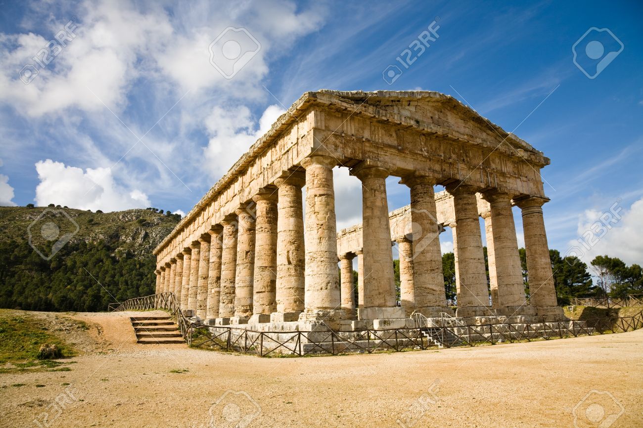 セジェスタのギリシャ神殿シチリア島 イタリア の写真素材 画像素材 Image