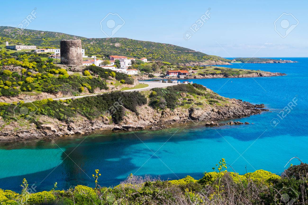 イタリア サルディニア島アジナーラ島カラ ディ オリバ村 の写真素材 画像素材 Image