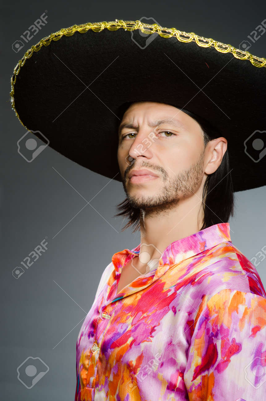 若いメキシコ人男性の身に着けているソンブレロ の写真素材 画像素材 Image
