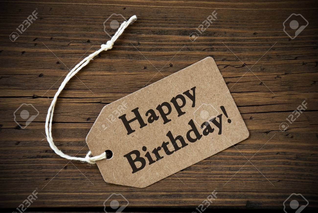 Gros Plan D Une Etiquette Brown Avec Du Ruban Blanc Sur Fond De Bois Avec L Anglais Texte Cadre Joyeux Anniversaire Et Vintage Ou Retro Style Banque D Images Et Photos Libres De Droits Image Gros Plan D Une Etiquette Brown Avec Du Ruban Blanc Sur Fond De Bois Avec L Anglais Texte Cadre Joyeux Anniversaire Et Vintage Ou Retro Style Banque D Images Et Photos Libres De Droits Image
