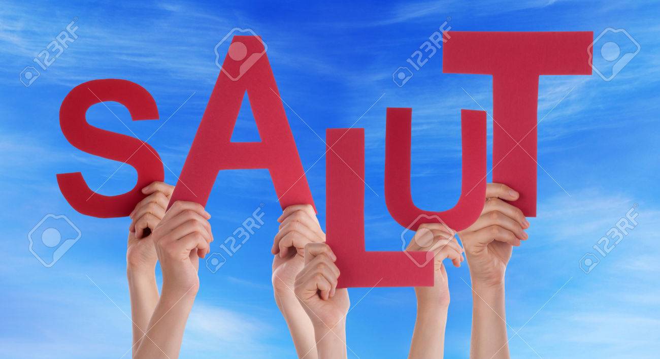 多くの白人の人々 と両手赤文字または文字建物こんにちは青空を意味するフランス語のサリュート Geil の写真素材 画像素材 Image