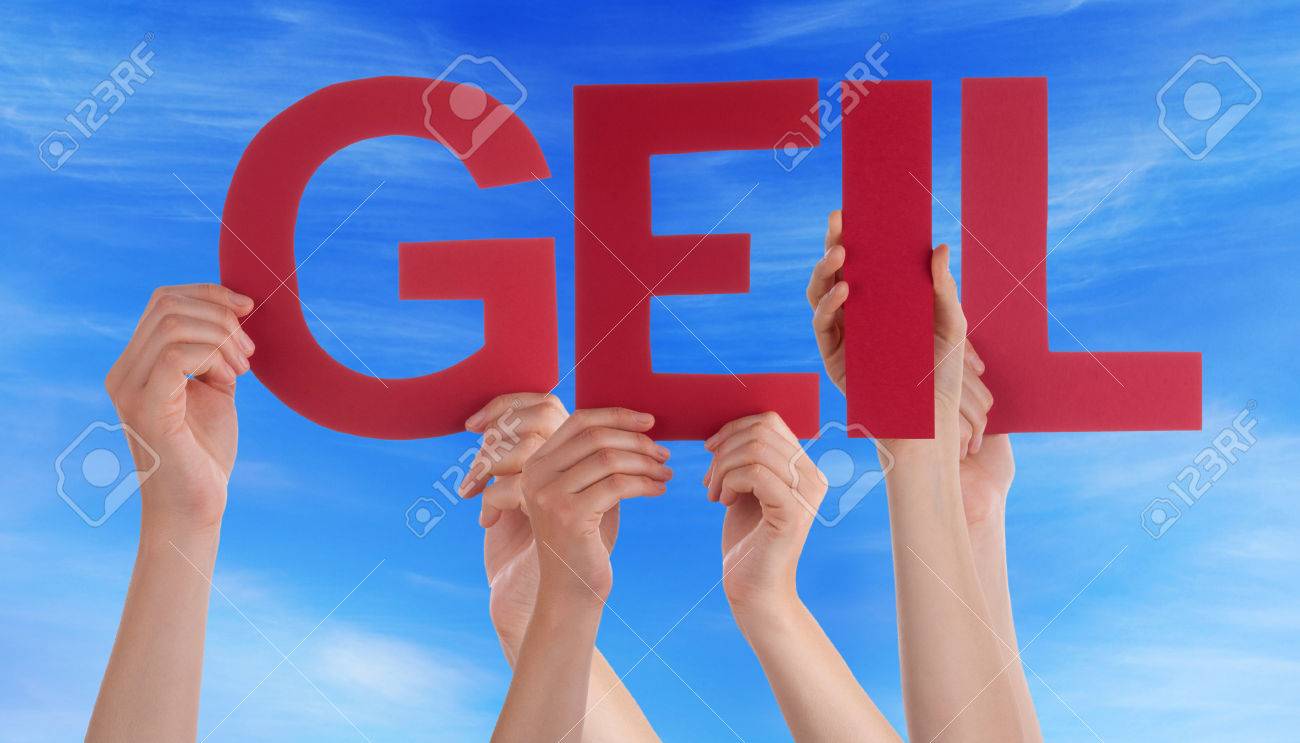 Viele Menschen Caucasian And Hands Holding Red Gerade Buchstaben Oder Zeichen Gebaude Das Deutsche Wort Geil Was Bedeutet Kuhle Auf Blauem Himmel Lizenzfreie Fotos Bilder Und Stock Fotografie Image 38631573