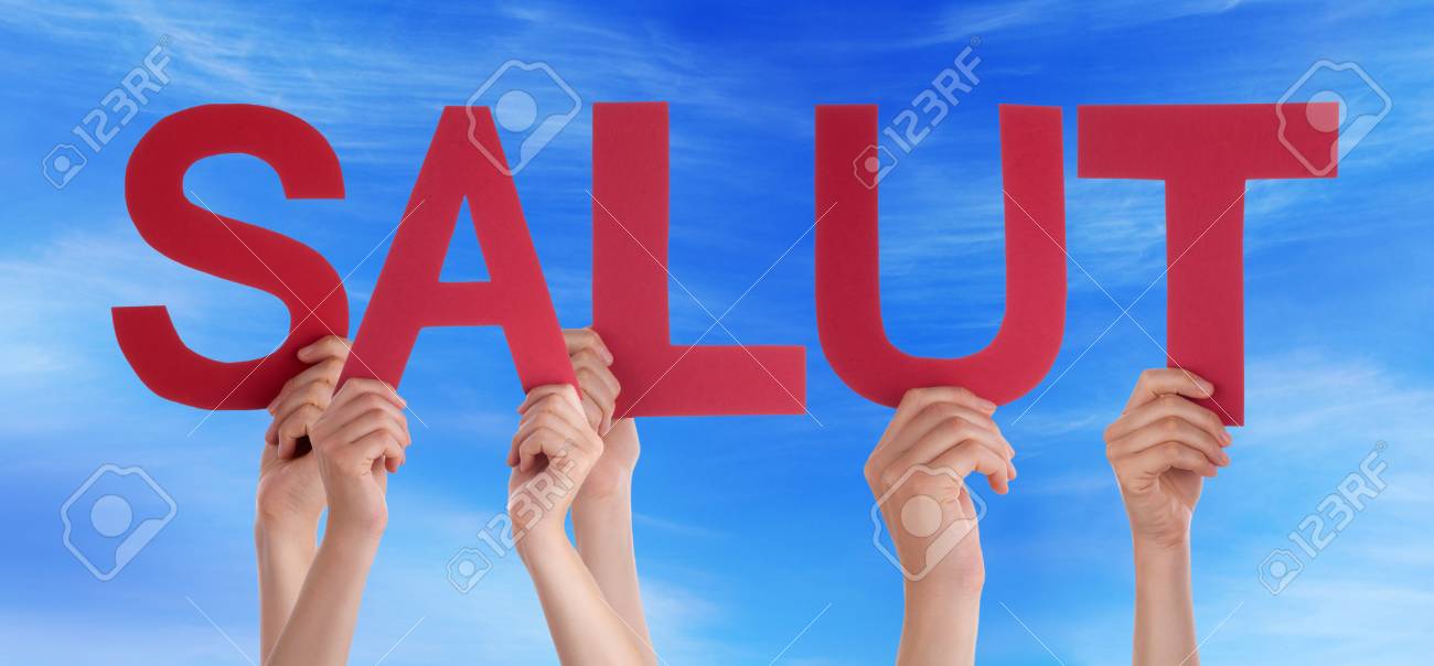 多くの白人の人々 と青空にハローを意味するフランス語のサリュート Geil 赤いストレートの文字または文字の建物を保持手 の写真素材 画像素材 Image