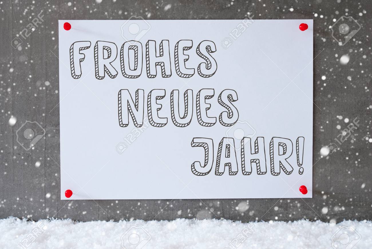 ドイツ語のテキスト Frohes ノイエス ヤール意味幸せな新年のラベル 雪の結晶の背景として都市および現代セメント壁 の写真素材 画像素材 Image