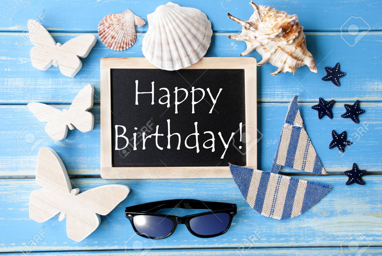 海上の装飾とテキスト ハッピーバースデーと黒板 の写真素材 画像素材 Image