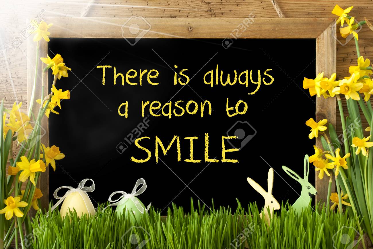 Narcisse Ensoleille Uf De Paques Lapin Citation Toujours Une Raison De Sourire Banque D Images Et Photos Libres De Droits Image