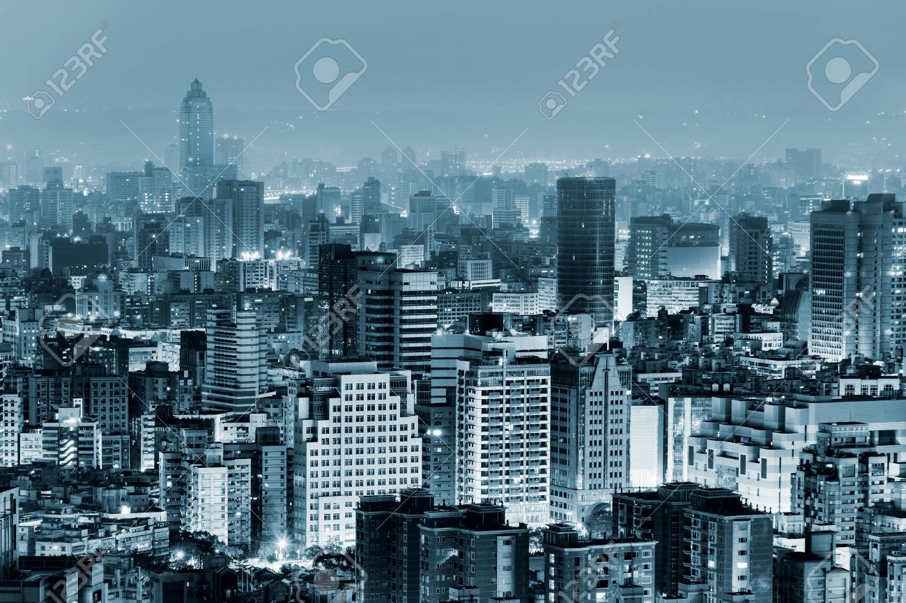 高層ビルや台北 台湾の夜のアパートでの風景 の写真素材 画像素材 Image