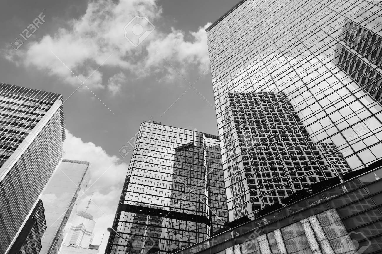 高層ビル アジアの空の下で香港のストリート風景 の写真素材 画像素材 Image