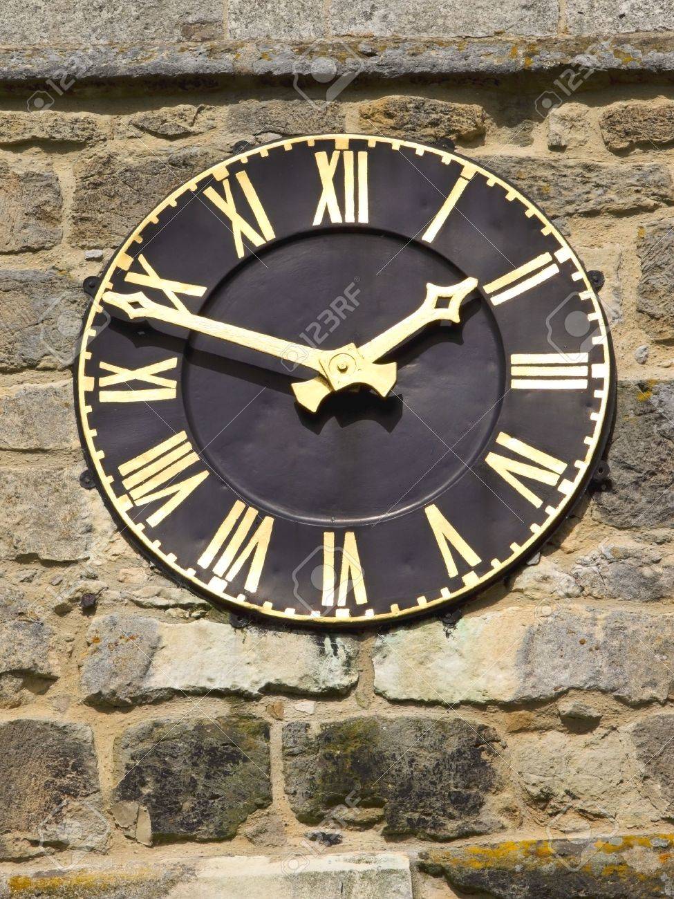 https://previews.123rf.com/images/emjaysmith/emjaysmith0908/emjaysmith090800160/5424798-a-black-and-gold-clock-on-a-church-tower-Stock-Photo.jpg
