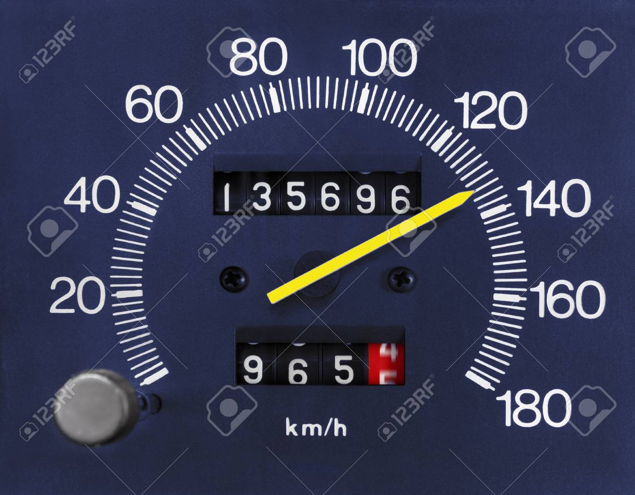 Корректировка спидометра. Спидометр автомобиля. Определи скорость по спидометру. Показания одометра. Спидометр.