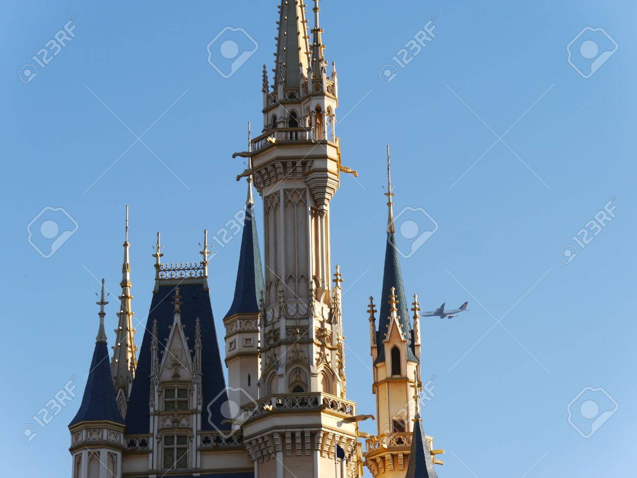 青い屋根の城 の写真素材 画像素材 Image