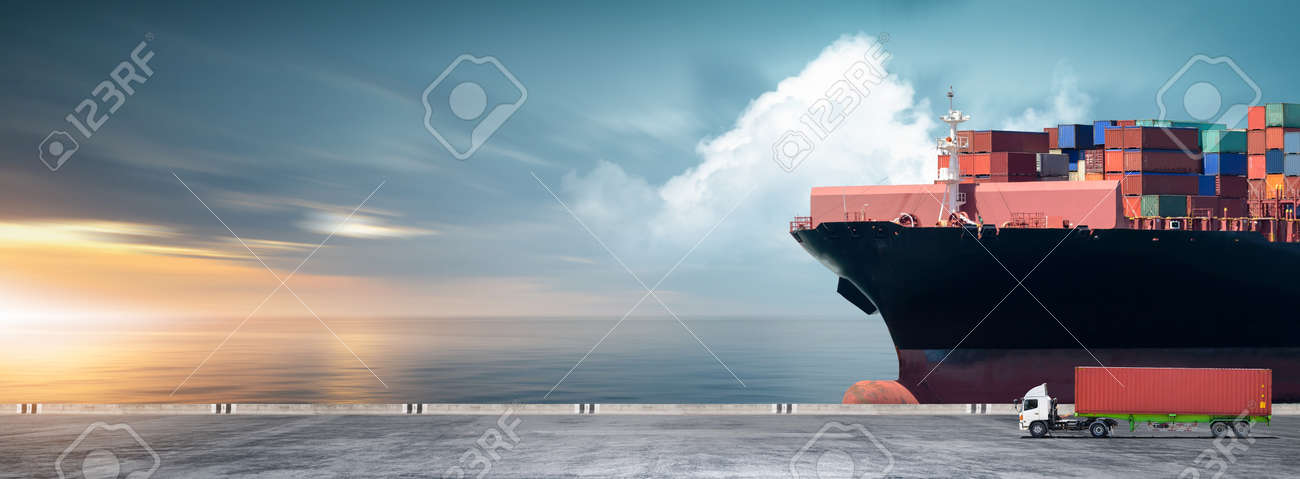 Contêineres logística de carga importação conceito de transporte de exportação, grande navio no oceano e caminhão de contêineres no pôr do sol fundo dramático céu com espaço de cópia, navio náutico e transporte de frete marítimo - 190895098 Contêineres logística de carga importação conceito de transporte de exportação, grande navio no oceano e caminhão de contêineres no pôr do sol fundo dramático céu com espaço de cópia, navio náutico e transporte de frete marítimo - 190895098