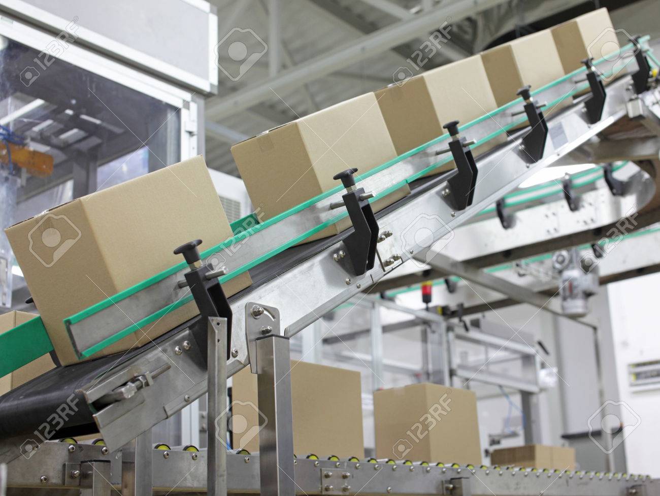 水産加工場で使用のベルトコンベヤー