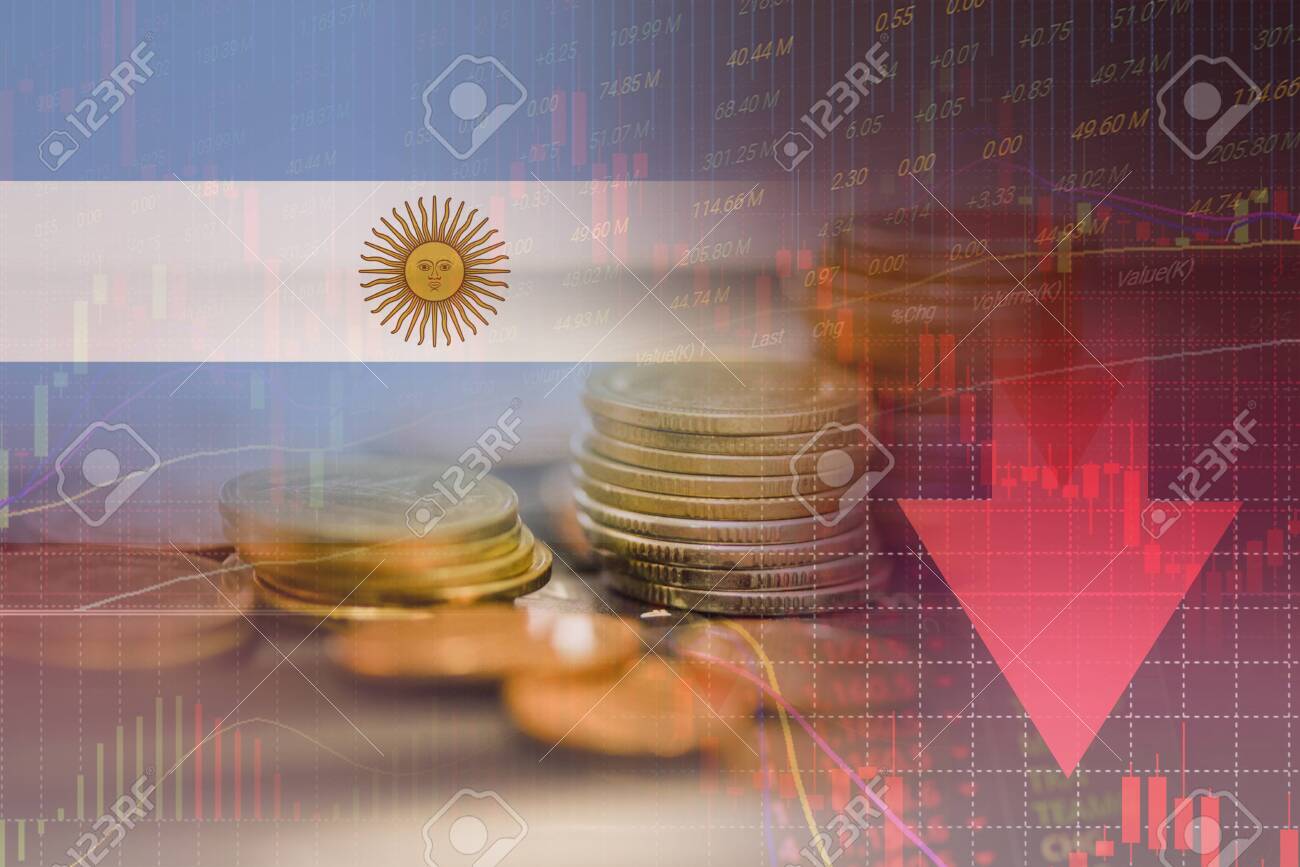 아르헨티나 위기 경제 증권 거래소 하락 차트 가을 거래 그래프 금융 재정 적자 높은 인플레이션 대출 아르헨티나 금리가 높고 무역 전쟁의  영향 수출 수입 로열티 무료 사진, 그림, 이미지 그리고 스톡포토그래피. Image