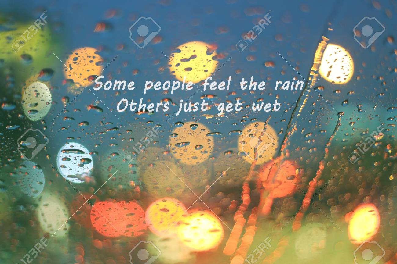 Citation Typographique Inspirante - La Vie N'est Pas D'attendre Que La  Temp&Atilde;&ordf;te Passe ... Goutte De Pluie Et Coeur Avec Bokeh L&Atilde;&copy;ger, Fond De Saison  Des Pluies. Banque D'Images Et Photos Libres