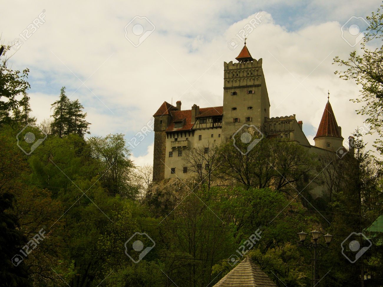 ブラン城 ドラキュラの城 ブラムストーカー ドラキュラ伯爵は ヴラド ツェペシュの側面に基づいて彼の文字の部分を作ったがドラキュラの城の彼のモデルとしてブラン城を使用 の写真素材 画像素材 Image