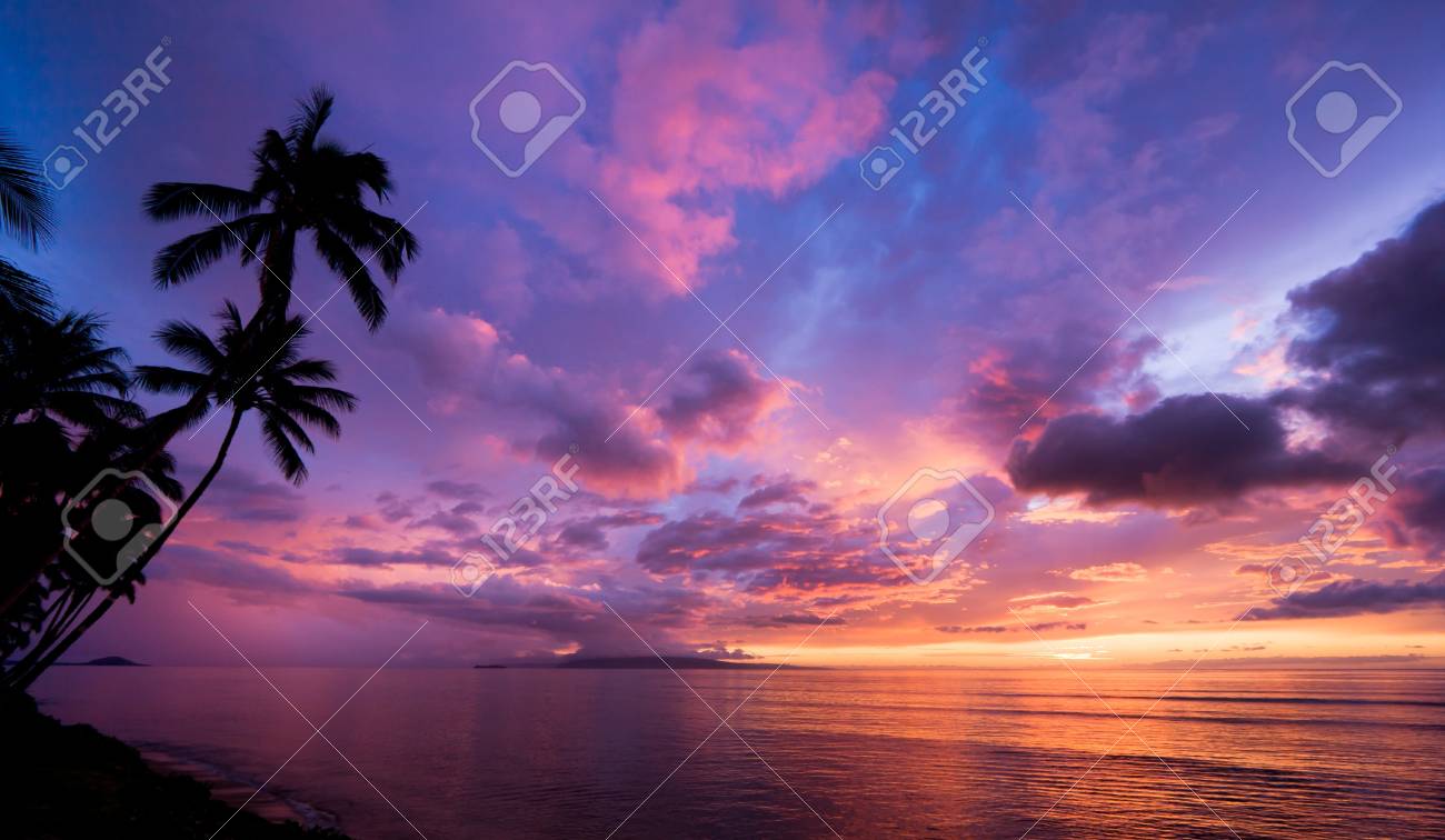 Amazing Sunset In Hawaii Stock Photo, Picture and Royalty Free Image. Image  12000714., image size:1300x756