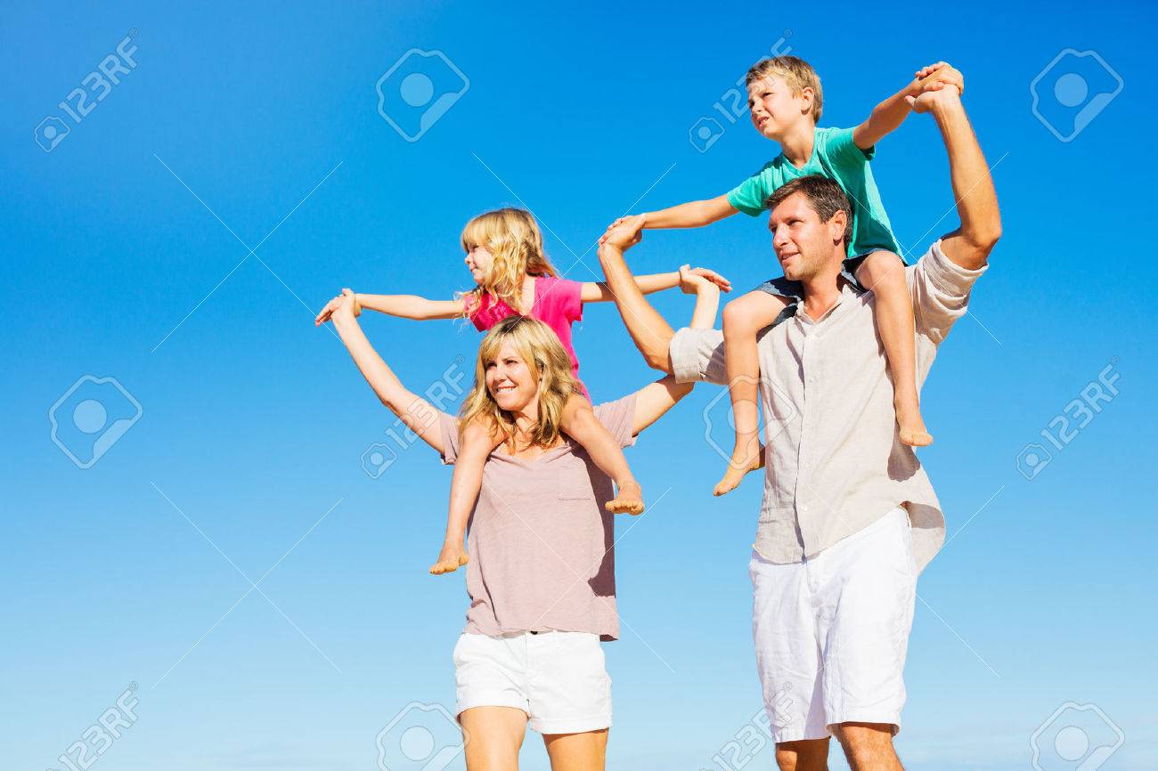 Happy Healthy Family of Four having Fun on Tropical Beach - 31913872 Happy Healthy Family of Four having Fun on Tropical Beach - 31913872