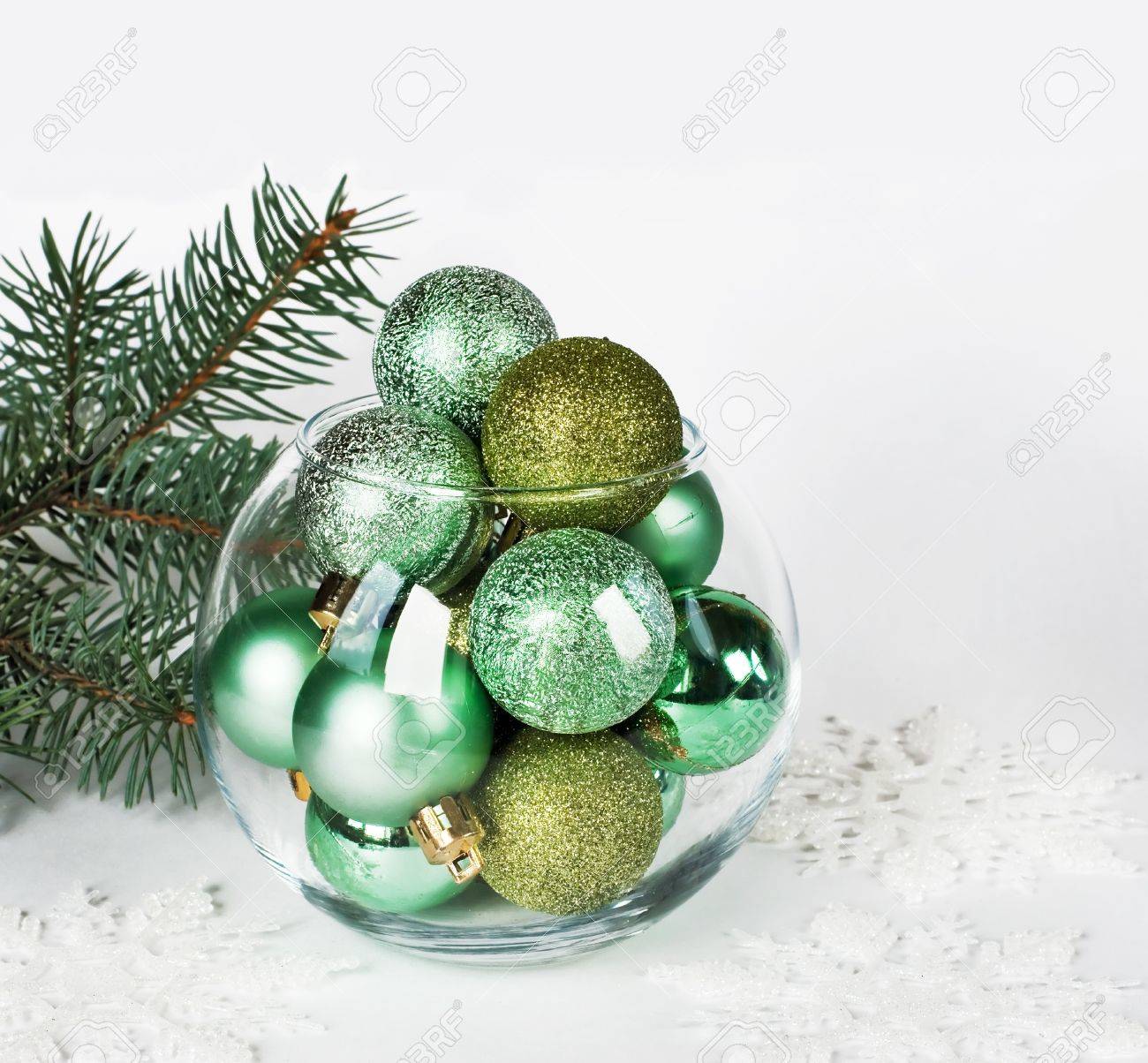 Boules De Noël Dans Un Vase En Verre Rond Avec Copie Espace