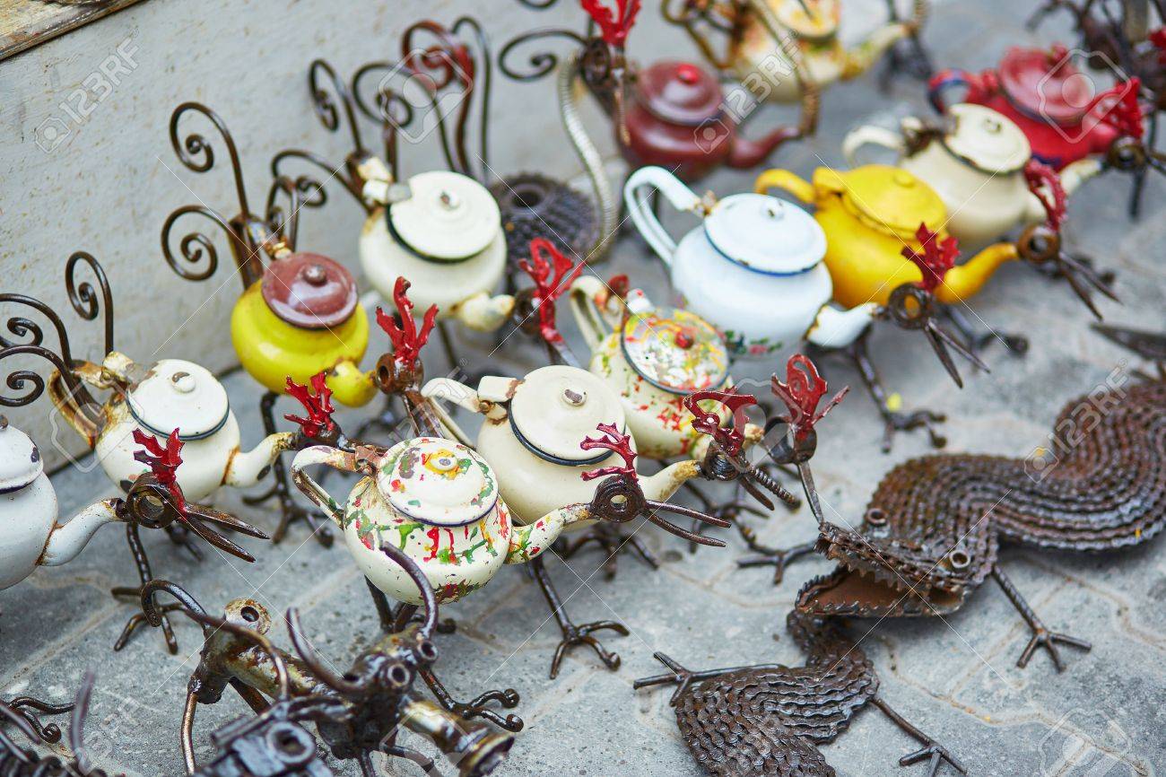 Télécharger gratuitement Images Theieres Droles En Forme D Oiseaux Sur Le Marche Marocain Souk A le plus cool par